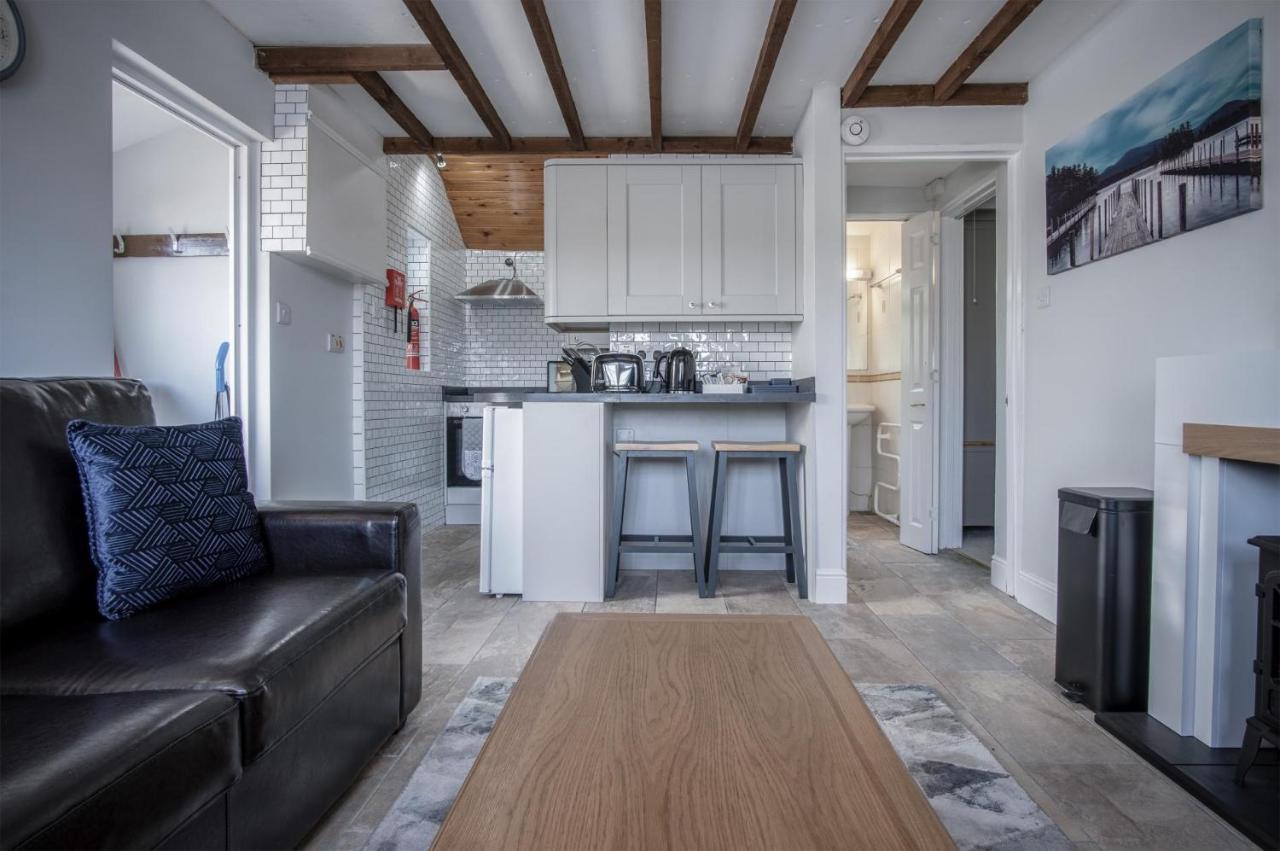 Honeysuckle Cottage - 1 Bedroom Cottage - אמרות' מראה חיצוני תמונה
