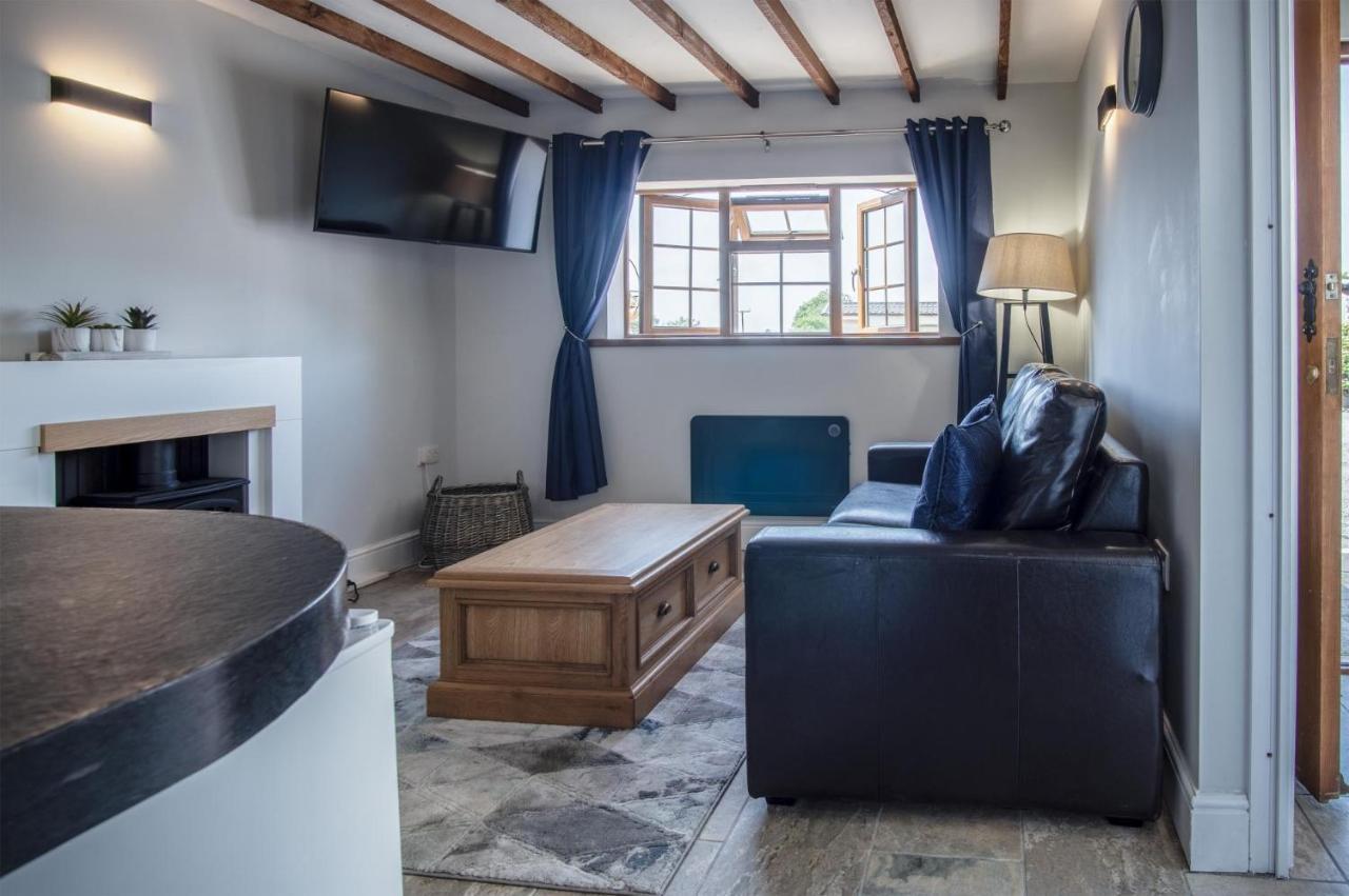 Honeysuckle Cottage - 1 Bedroom Cottage - אמרות' מראה חיצוני תמונה