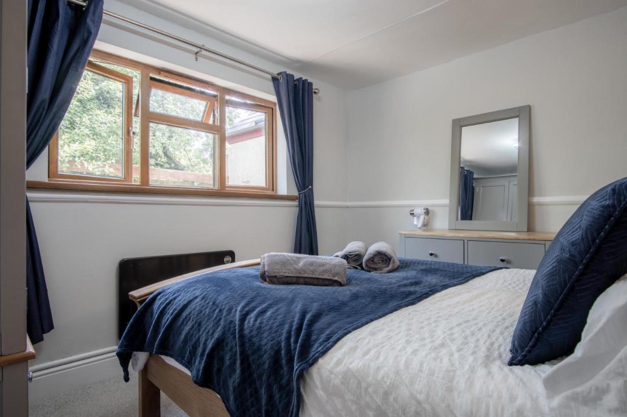 Honeysuckle Cottage - 1 Bedroom Cottage - אמרות' מראה חיצוני תמונה
