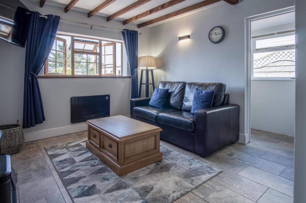 Honeysuckle Cottage - 1 Bedroom Cottage - אמרות' מראה חיצוני תמונה