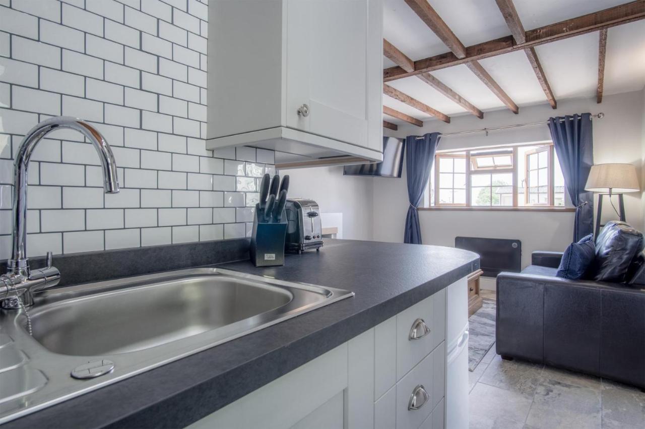 Honeysuckle Cottage - 1 Bedroom Cottage - אמרות' מראה חיצוני תמונה